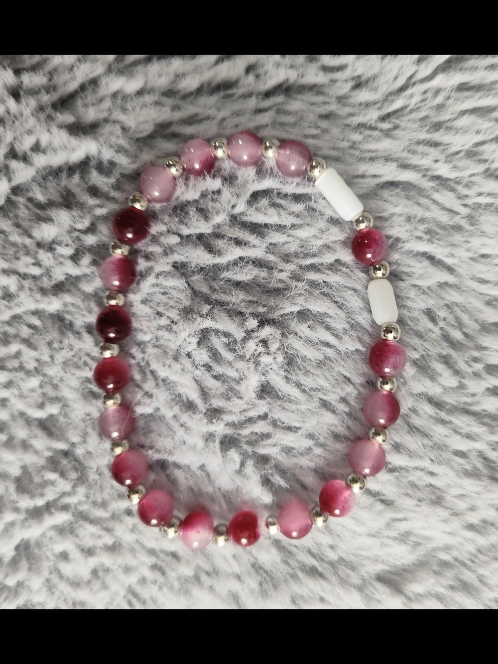 Red And Pink Beaded Stretch Bracelet with White Accent Beads - Picture 6 of 8